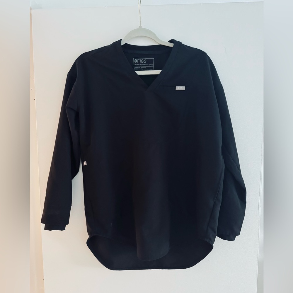 FIGS Black Longsleeve Scrub Top